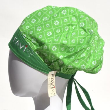 surgical bouffant cap-daisy in green
