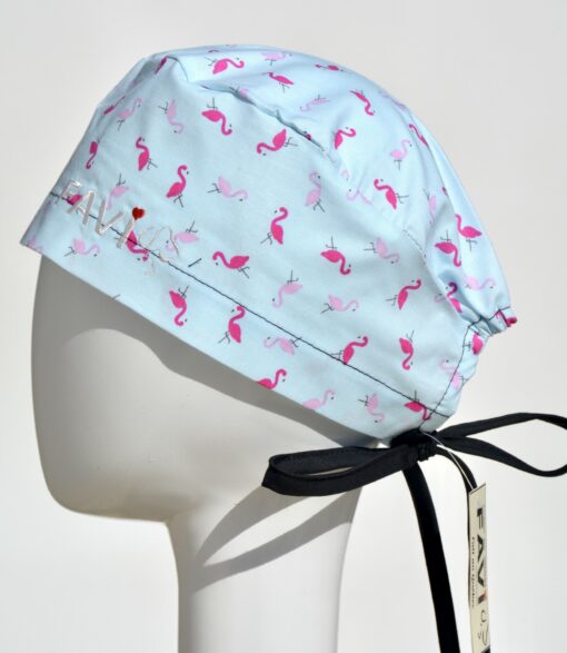 chapeau de chirurgie classique-les flamands roses en fond bleu pâle